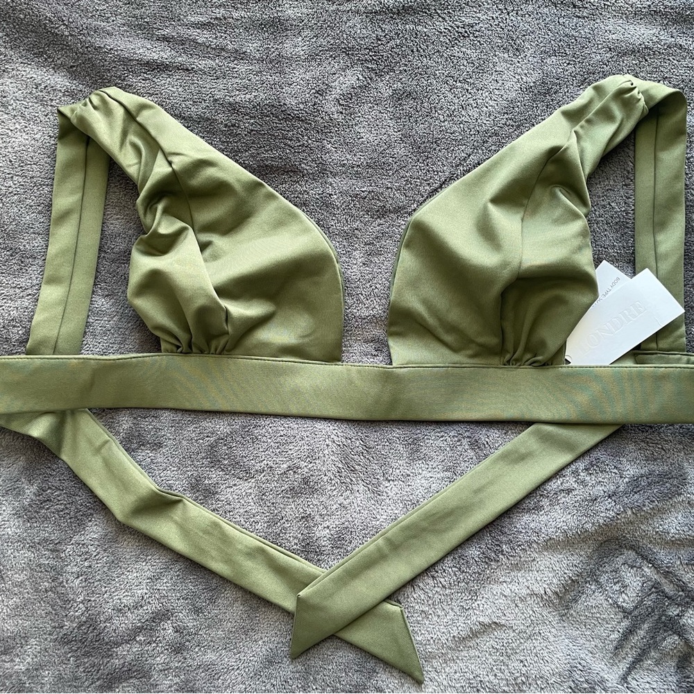 Large, Londre, olive green swim top.